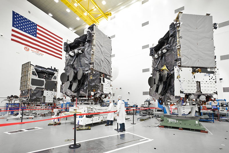 Широкополосная глобальная система спутниковой связи WGS (Wideband Global SATCOM system) должна заменить устаревшую оборонную систему спутниковой связи DSCS.
