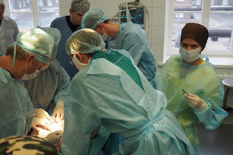 Продолжает развитие мультидисциплинарное направление - трансплантация органов и тканей.