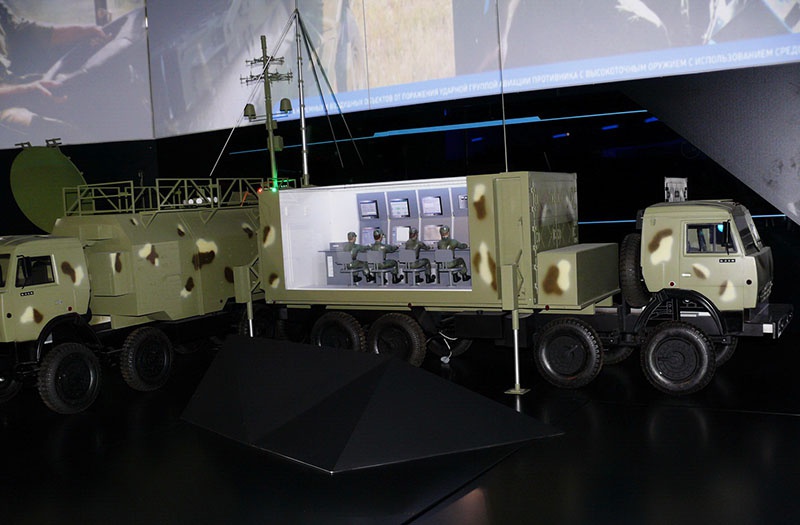 Первый российский комплекс радиоэлектронного подавления спутниковой связи «Тирада-2С» успешно прошёл испытания.