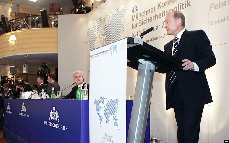 Мысль о том, что в мировой «консерватории нужно что-то поправить», Владимир Путин высказал ещё во время своей Мюнхенской речи в 2007 году.