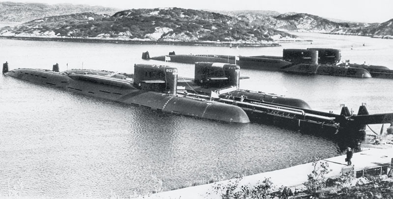 Чаша в мировой холодной войне качнулась в сторону стратегического равновесия только тогда, когда в Мировой океан вышли вооруженные баллистическими ракетами советские подводные «стратеги»,