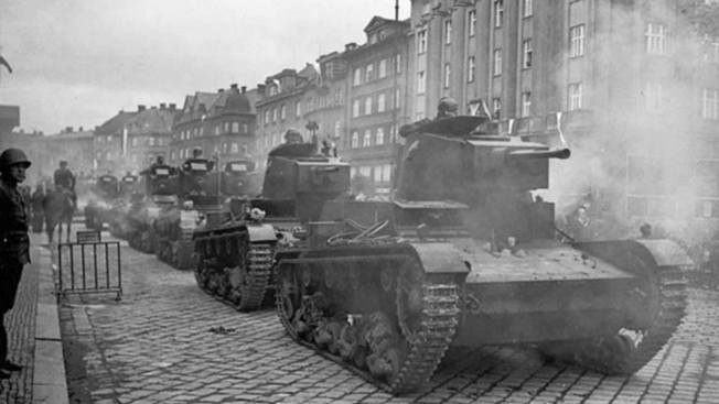 Польские танки входят в чешский город Тешин, октябрь 1938