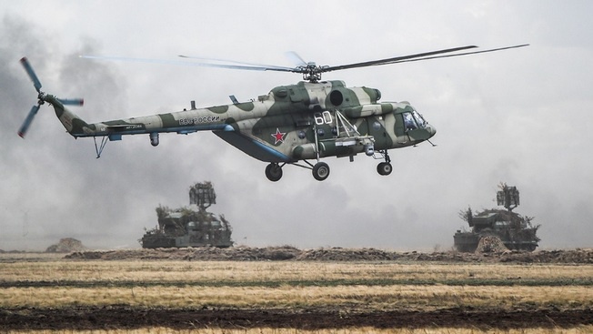 При поддержке с воздуха боевыми вертолётами Ми-24 были отработаны различные вводные по отражению нападения диверсионных групп условного противника.