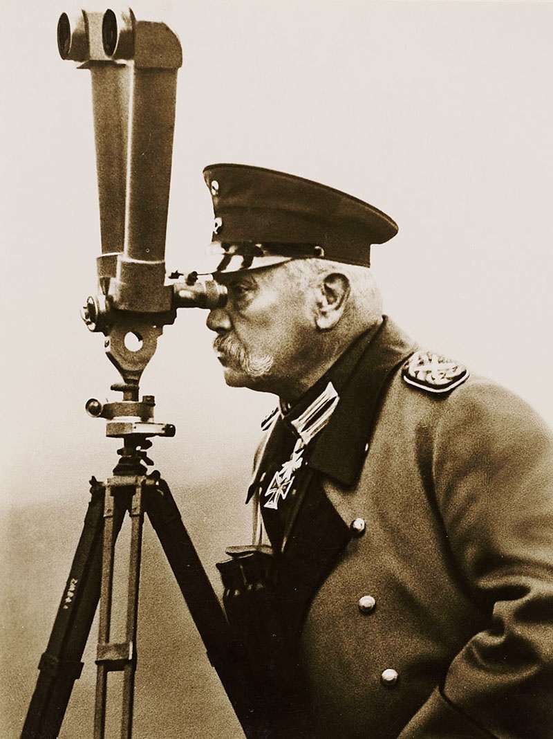 Генерал-фельдмаршал Гинденбург рассчитал нанести русским «смертельные раны». И ошибся.