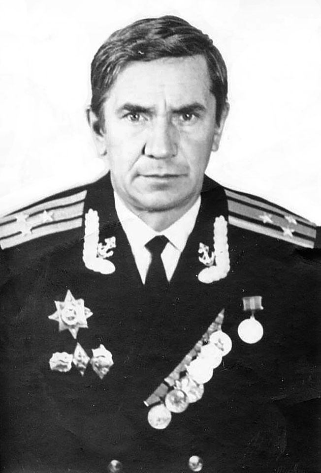 Капитан 1 ранга в отставке Дулебенец Владимир Наумович, экс-командир МЗРК «Усач» .