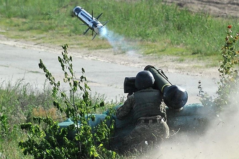 Испытания американских противотанковых ракетных комплексов Javelin на военном полигоне на Украине.