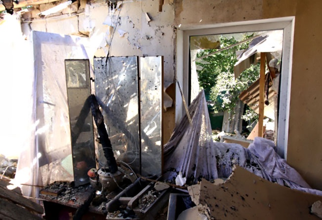 Жилой дом в Донецке, пострадавший в результате обстрела украинской армией.