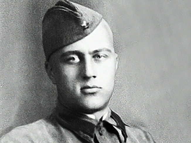 Поэт, младший лейтенант Михаил Кульчицкий погиб в бою под селом Трембачёво.