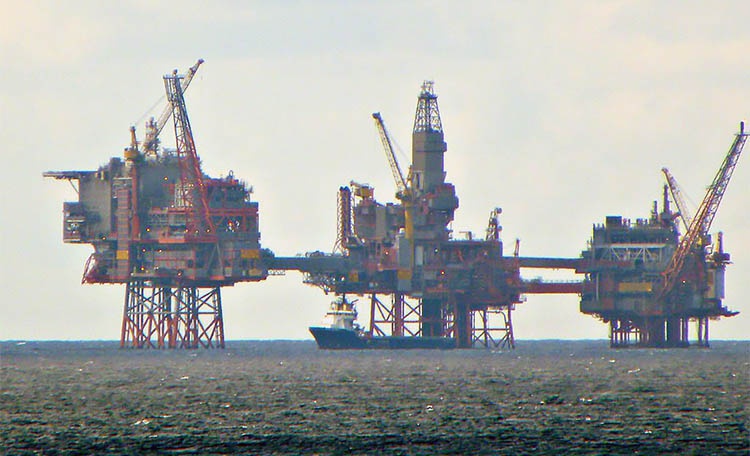 Фактически все британские месторождения газа и нефти в Северном море находятся в Шотландии.