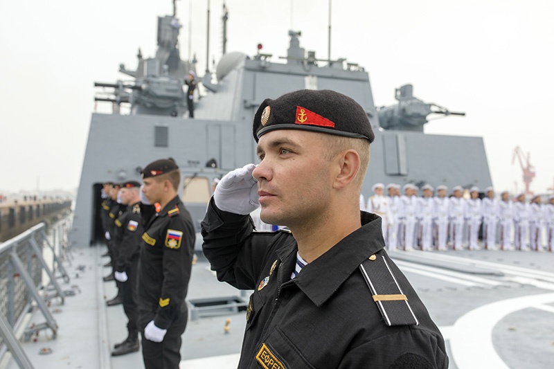Экипаж фрегата на 70-летии ВМС Китая.