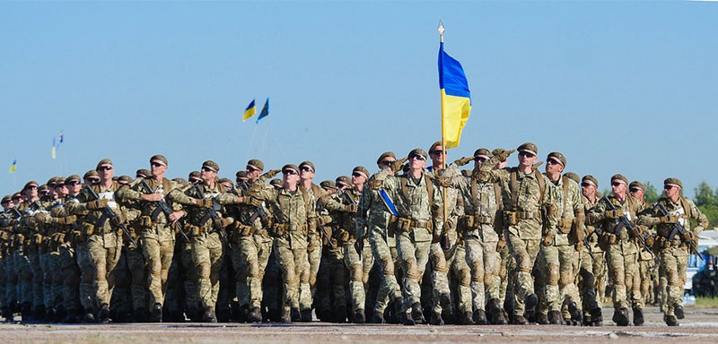 НАТО готово воевать с Россией до последнего украинца.
