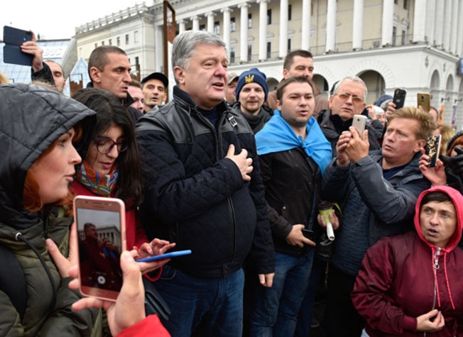 Бывший президент Украины, лидер партии «Европейская солидарность» на митинге сторонников «Нет Капитуляции».