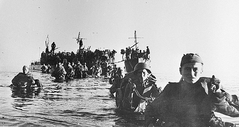Высадка советского десанта на остров в Моонзундском архипелаге.
