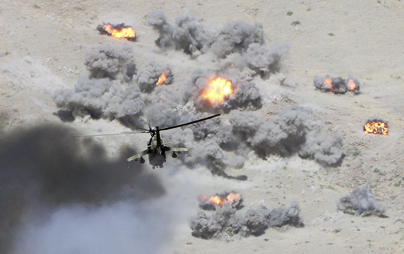 16 боевых вертолётов осуществляли «вертолётную огневую карусель».