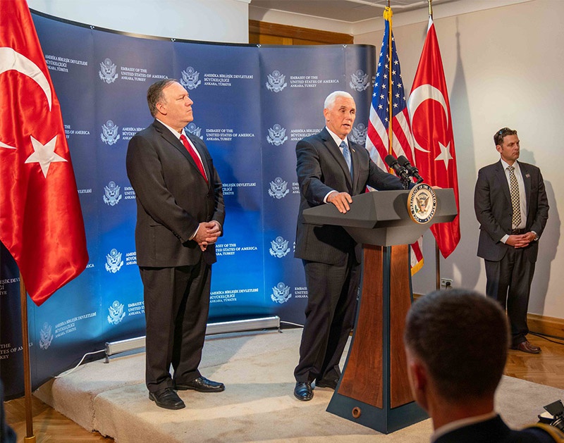 Вице-президент Майк Пенс и госсекретарь Майк Помпео так и не смогли встретиться с Эрдоганом.