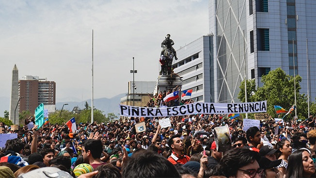Подорожание проезда на метро вывело на улицы Сантьяго и других чилийских городов более миллиона человек.