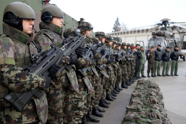 В вооружённых силах Словении числятся 6.700 человек, а годовой военный бюджет составляет свыше 800 млн евро.
