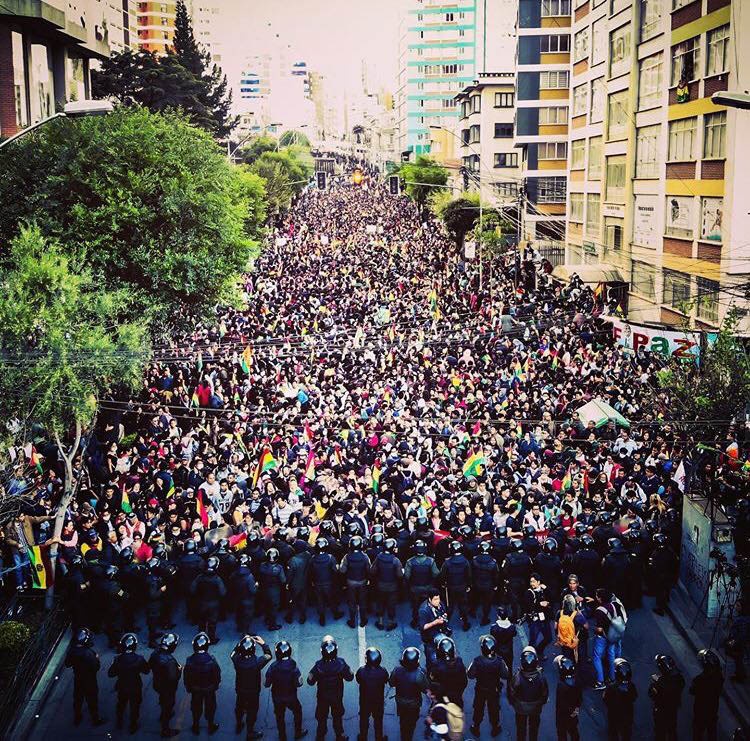 Демонстрация в Ла-Пасе против правительства Мадуры.