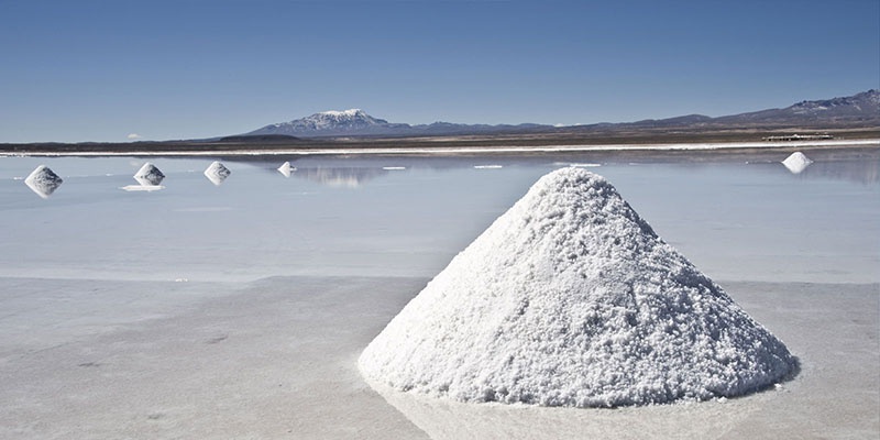 Боливия обладает, по разным оценкам, 50-70% мировых запасов лития.