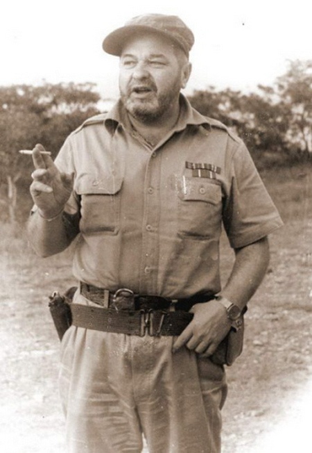 Писатель Юлиан Семёнов в Анголе, 1985 г.