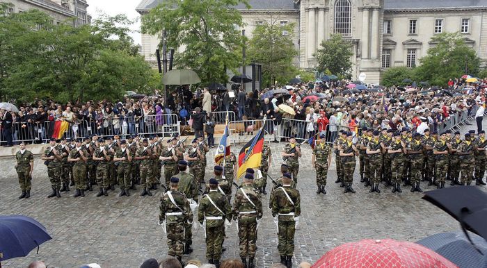Солдаты франко-германской бригады на параде в Реймсе.