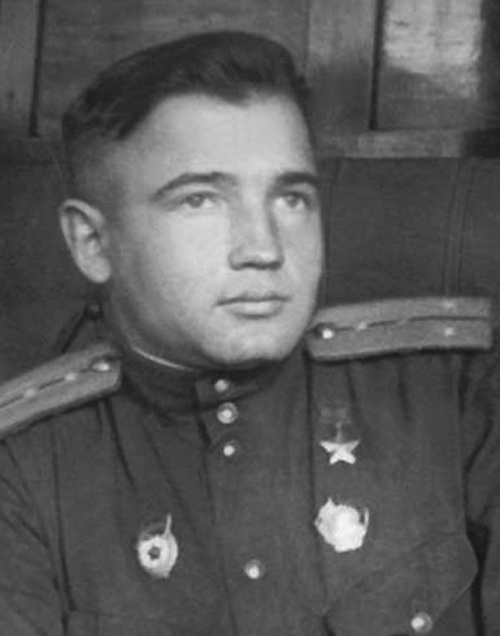 Комиссар роты противотанковых ружей 35-й гвардейской стрелковой дивизии Иннокентий Герасимов.