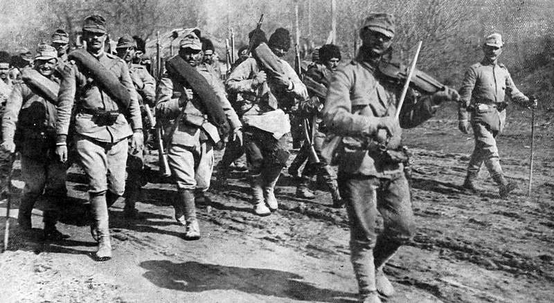 Румынские войска на марше.