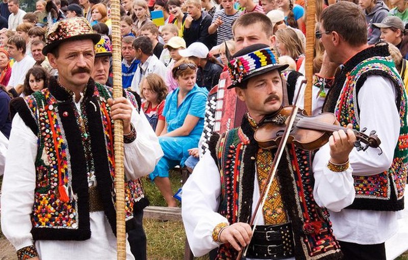 Гуцулы - горцы украинских Карпат, - совсем не считают себя хохлами.