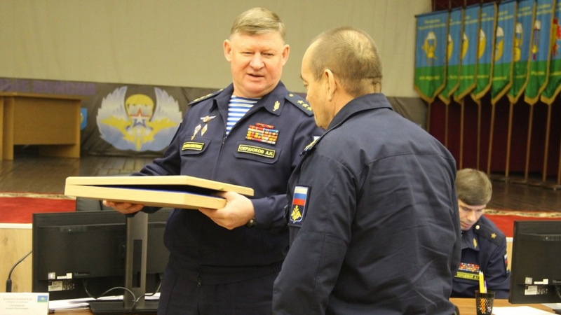 Генерал–полковник Андрей Сердюков на заседании Военного совета ВДВ.