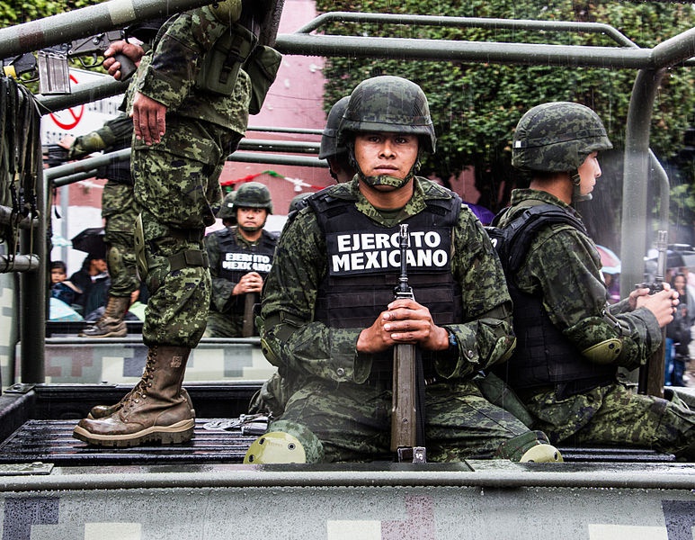 Бойцы мексиканской нацгвардии на выезде.
