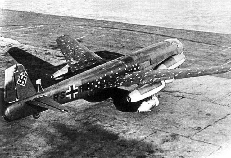 Реактивный Junkers Ju 287 с крылом обратной стреловидности.