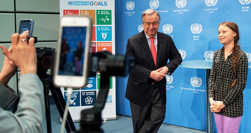 Генеральный секретарь ООН Антониу Гутерриш встретился с Гретой Тунберг, молодой экоактивисткой, на Всемирном саммите R20 по климату.