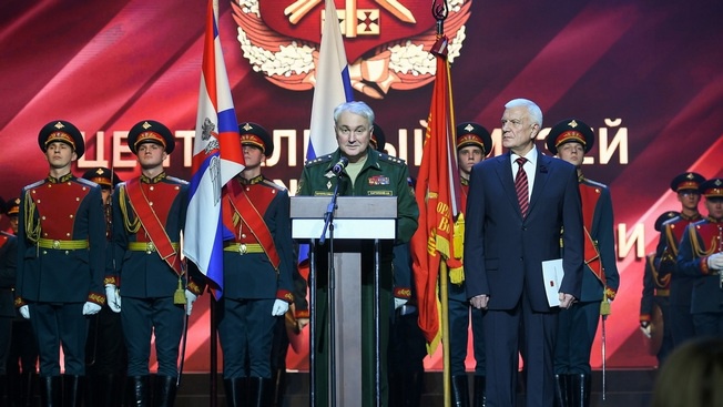 Реликвии славной истории: шашка Чапаева и Знамя Победы