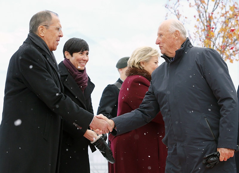 Министр иностранных дел РФ  Сергей Лавров и король Норвегии Норвегии Харальд V в Киркенесе.