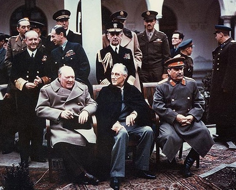 На Ялтинской конференции договорились, что половина репараций с Германии причитается СССР.