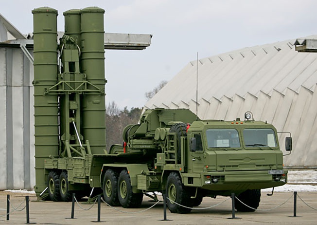 В 2019 году комплексы ПВО С-400 заступили на боевое дежурство в Калининградской и Ленинградской областях.