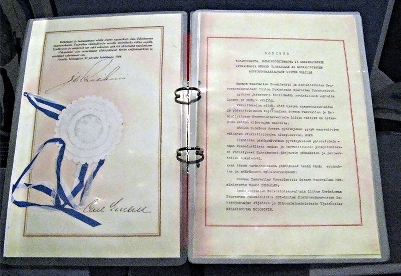В 1948 г. Советский Союз и Финляндия заключили Договор о дружбе, сотрудничестве и взаимной помощи.