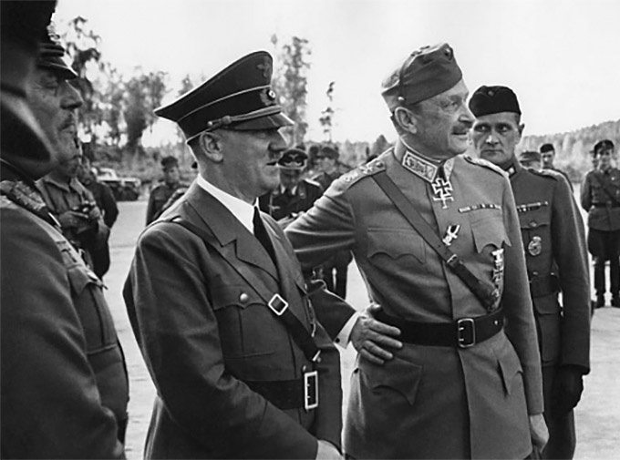 Президент Финляндии Карл Маннергейм и Гитлер - союзники во Второй Мировой.