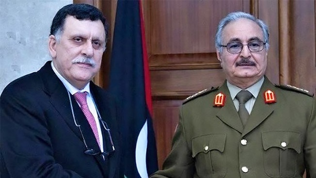 Маршал Халифа Хафтар и премьер-министр Правительства национального согласия (ПНС) Ливии Файез Саррадж.