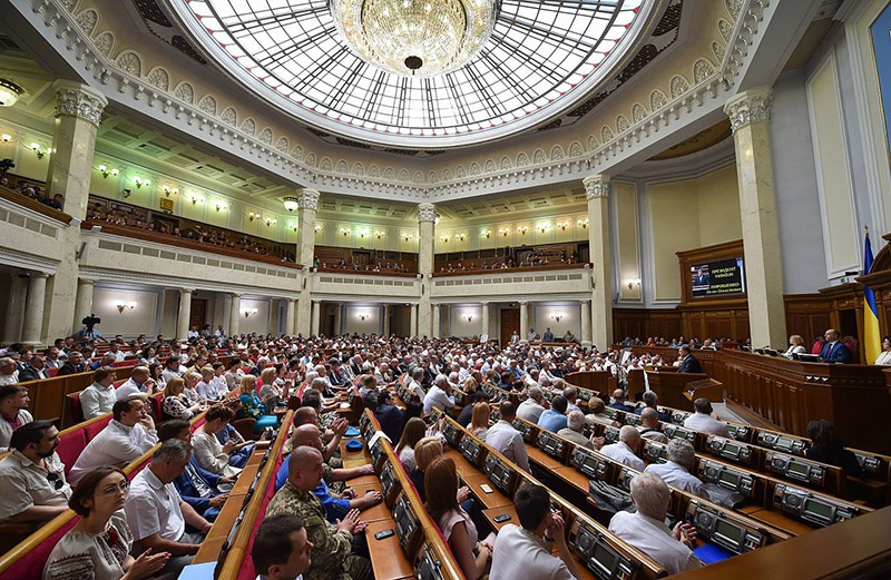 Первой попыткой неисполнения «Минска» стало принятие украинским парламентом «Закона об особом статусе Донбасса».