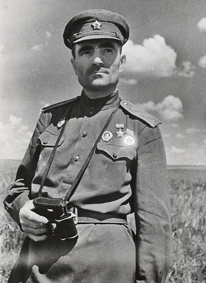 Генерал-майор Лапшов погиб 14 июля 1943 года.