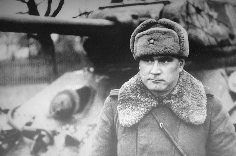 Командир 91-й танковой Фастовской бригады полковник Иван Игнатьевич Якубовский воевал в передовых порядках, ел из одного котла с солдатами, спал под брезентом на броне.
