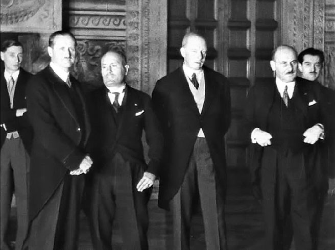 1933 год. Пакт четырёх - Италия, Германия, Англия, Франция предопределили мировую войну.