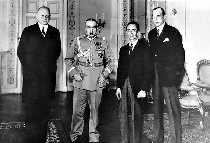26 января 1934 года Польша заключила с Германией договор о ненападении. 1 сентября 1939 г. Германия напала на Польшу. 