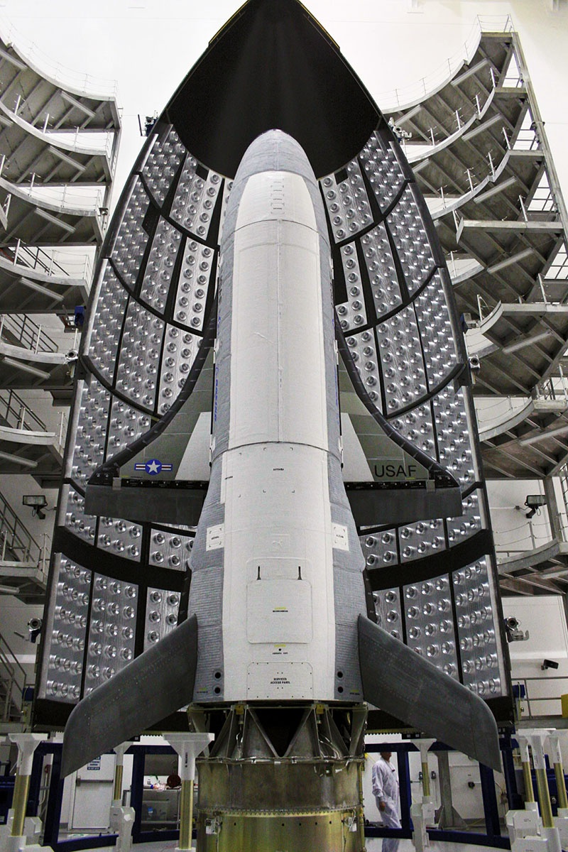 Подготовка Х-37В к полету на ракете-носителе Atlas V.