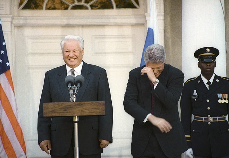 США благодаря Ельцину получили прибыли на сотни миллиардов долларов и ослабили Россию.