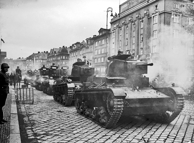 Польские танки входят в Тешинскую Силезию. Польша набросилась на Чехословакию, по определению У. Черчилля, с «алчностью гиены».
