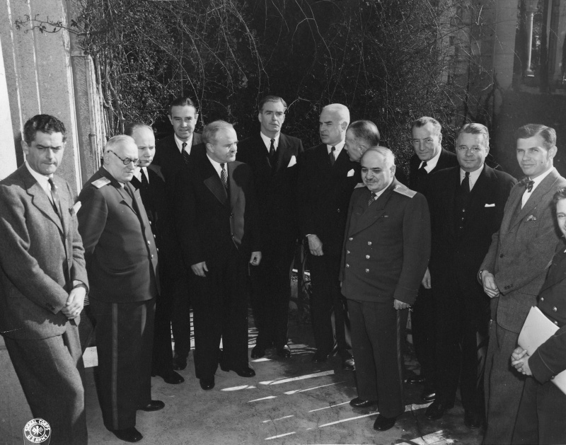 Советские, американские и британские дипломаты во время Ялтинской конференции.