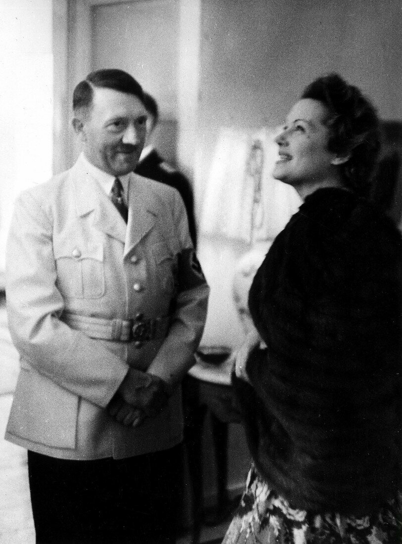 Адольф Гитлер покровительствовал Ольге как актрисе.