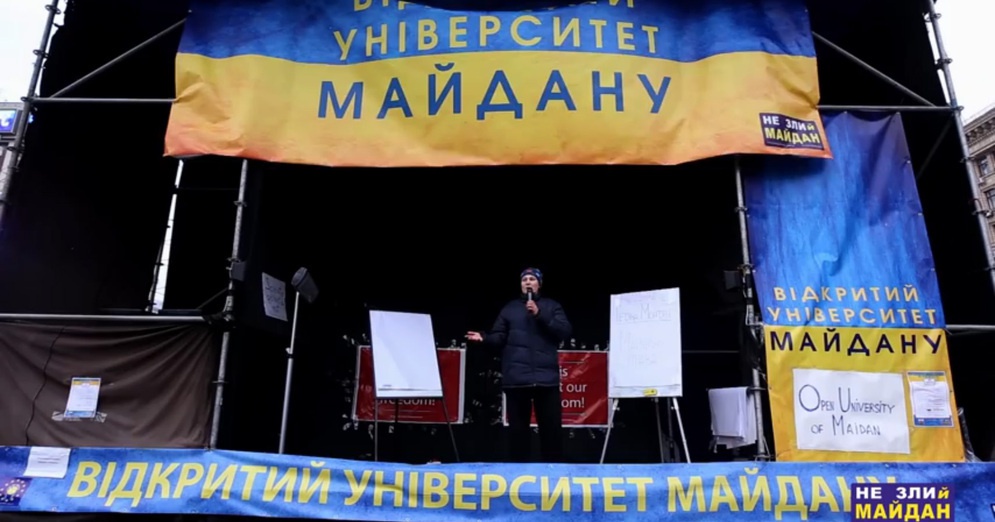 Татьяна Монтян читает лекцию в Открытом университете Майдана. 7 января 2014 года.